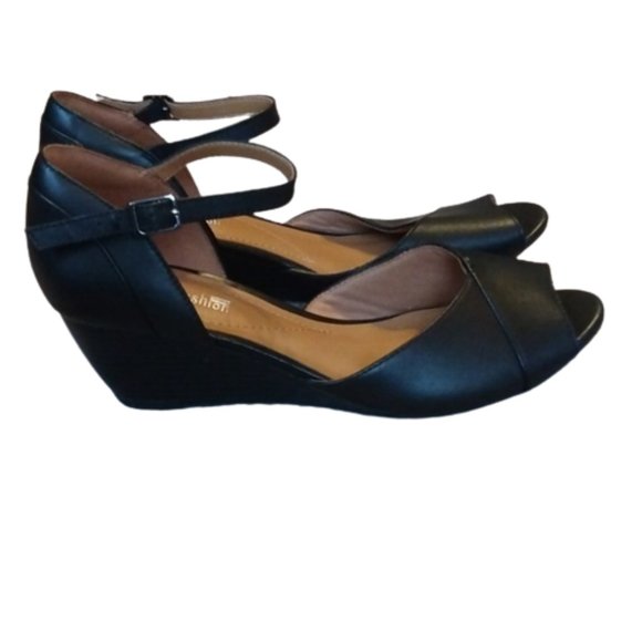 Clarks Heels - Picture 3 of 7